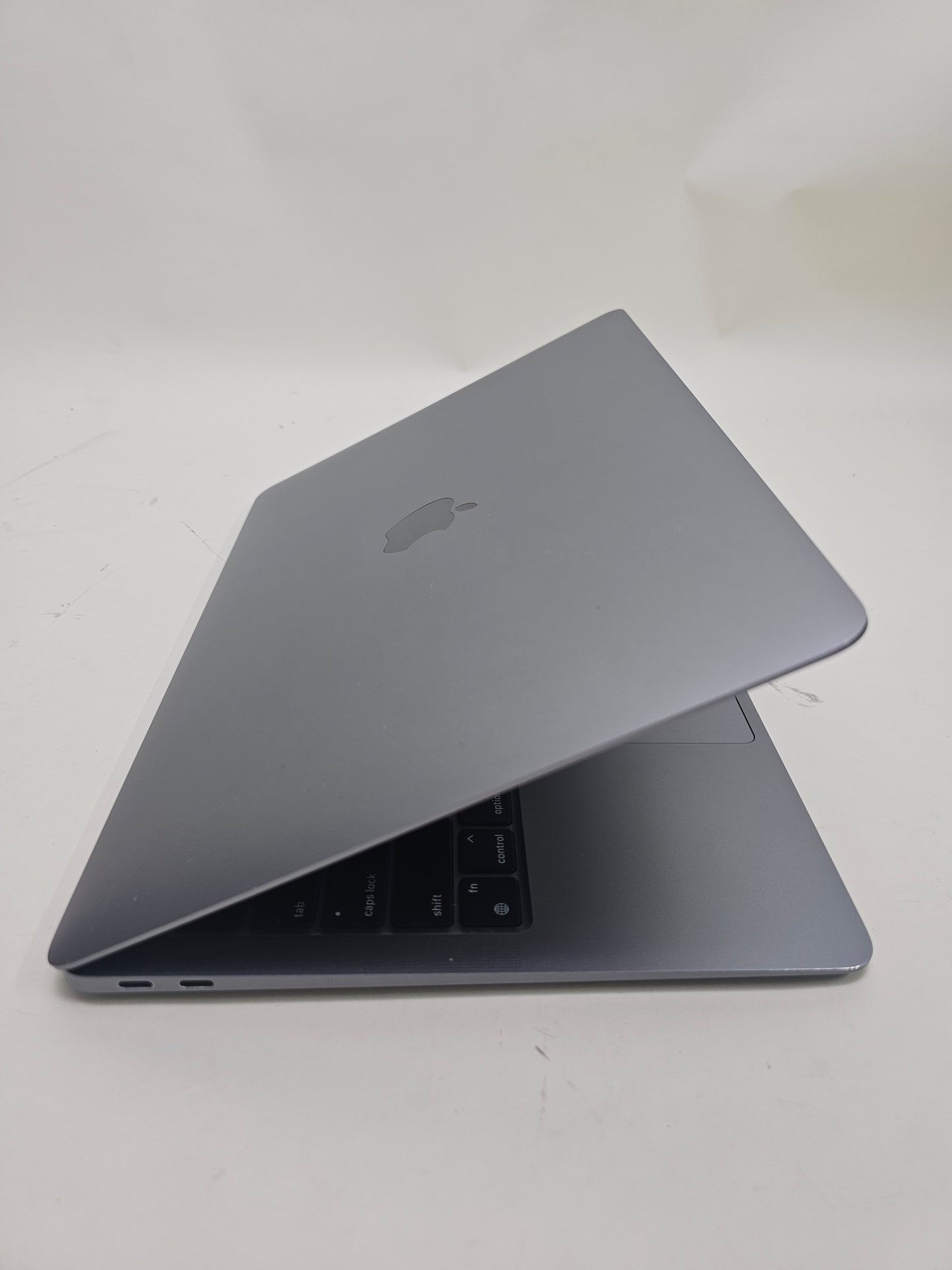 2020 Apple MacBook Air 13.3" M1 3.2GHz 8GB RAM 256GB SSD A2337