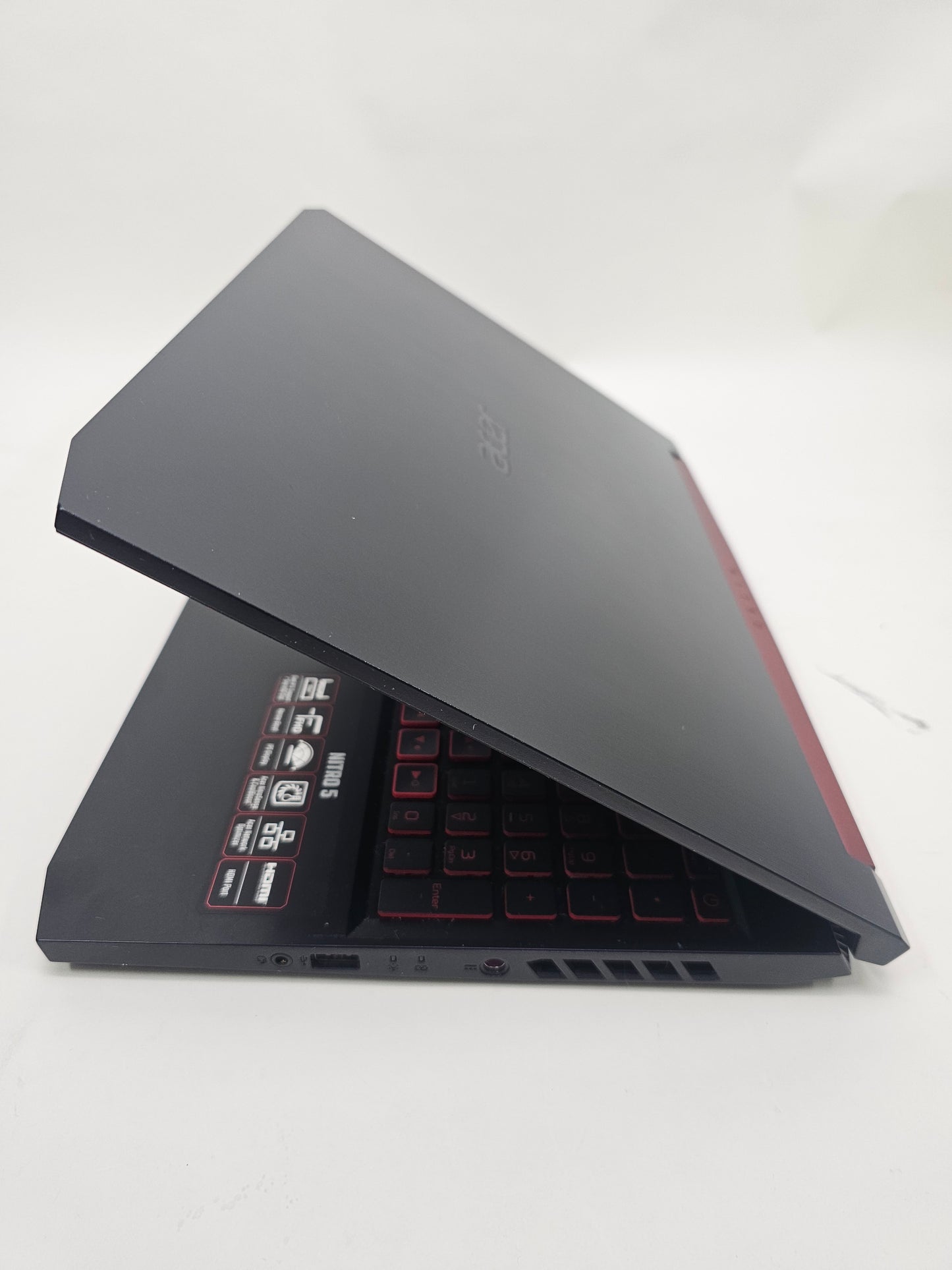 Acer Nitro 5 15.6" Ryzen 5 3550H 2.1GHz 6GB RAM 256GB SSD Radeon rX560X