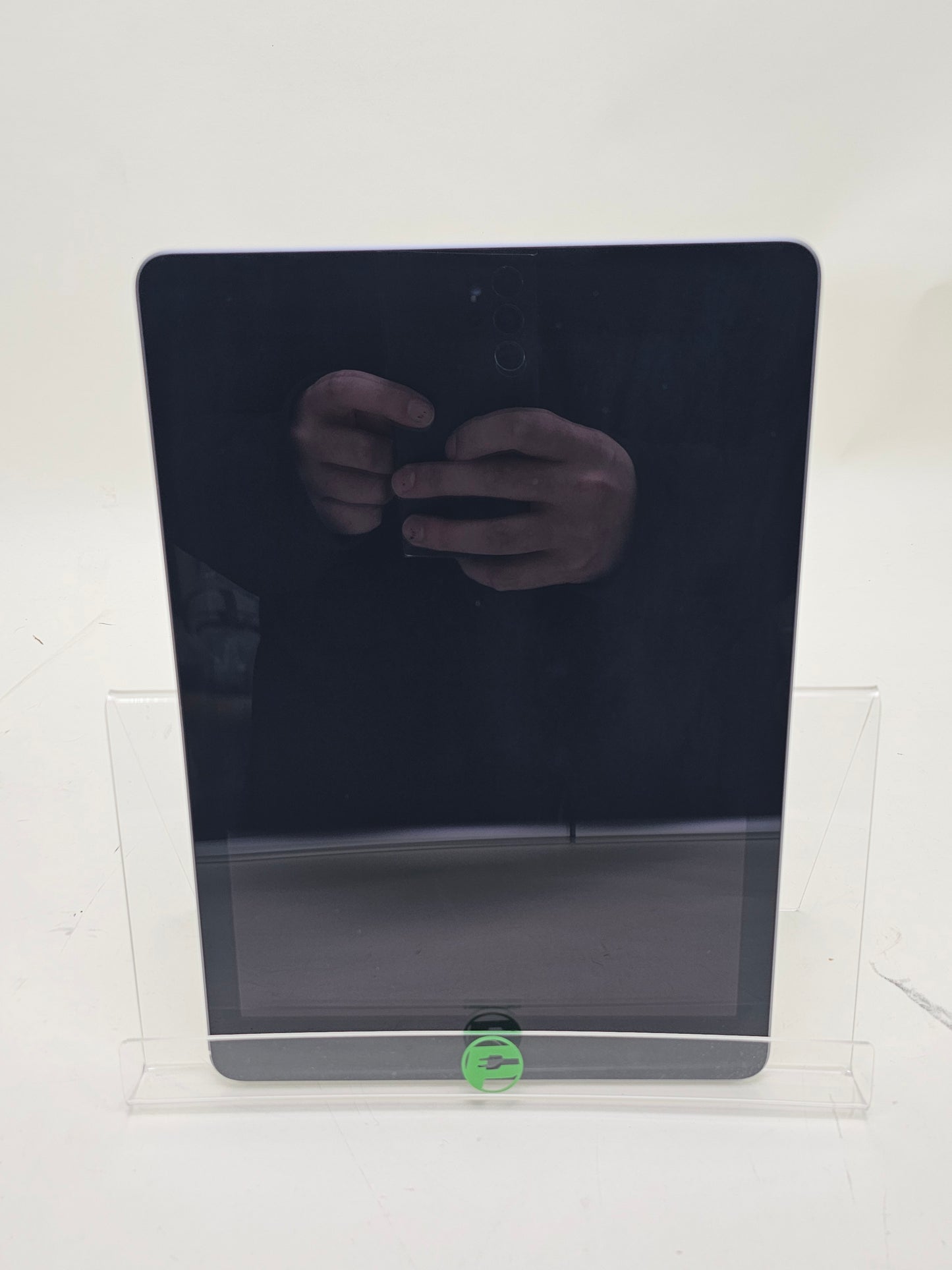 WiFi Only Apple iPad 6th Gen 32GB 15.6.1 Space gray MR7F2LL/A