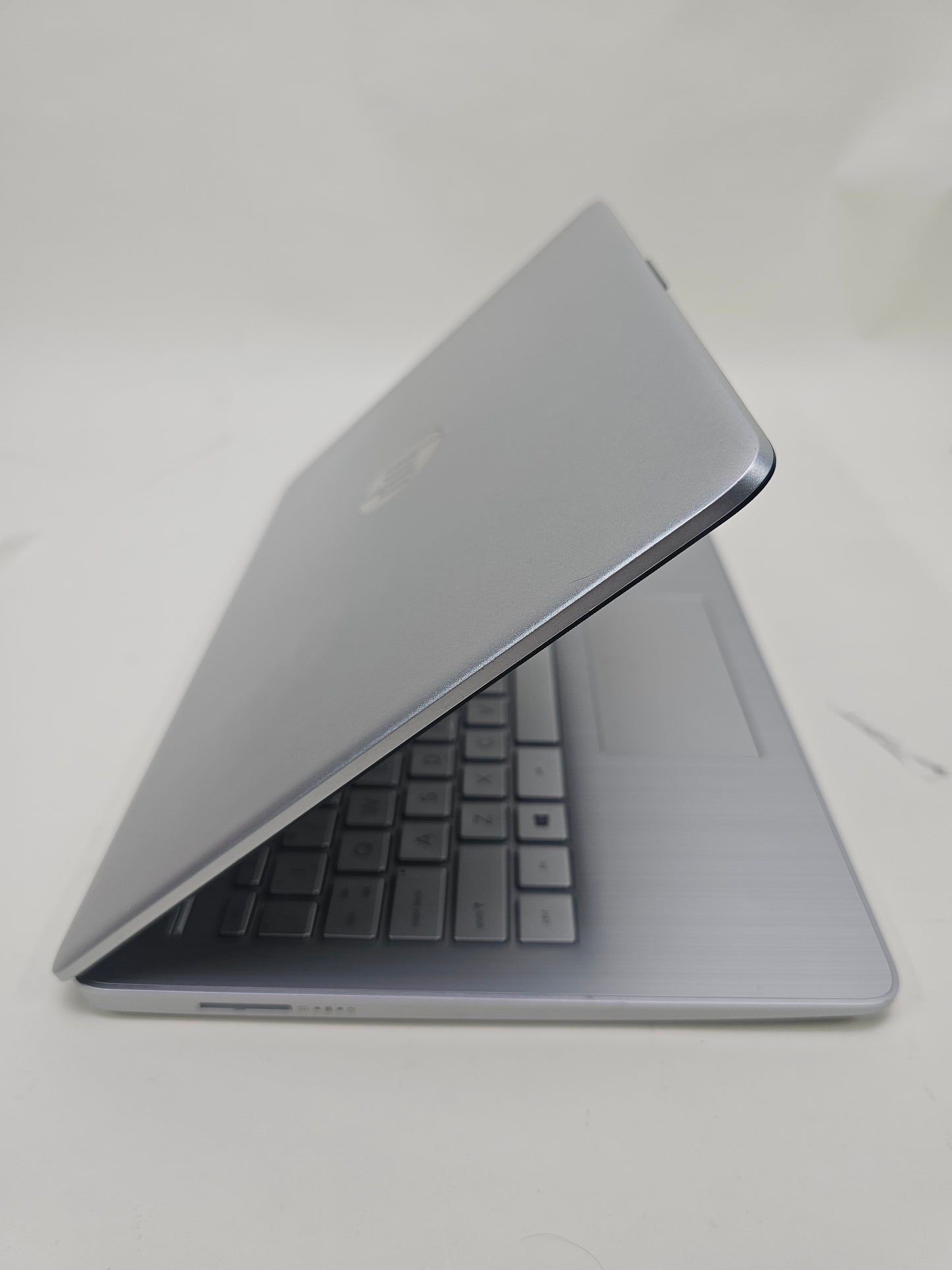 Broken HP Laptop 14-DQ2039MS 13.3" i3-1115G4 2.9GHz 8GB RAM 256GB SSD