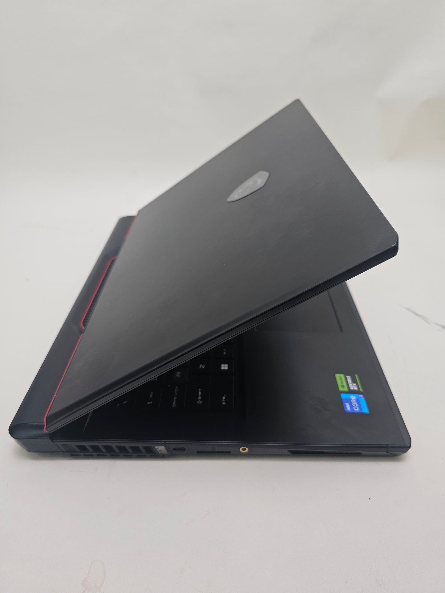 MSI Raider GE78 HX 17.3" i7-13700HX 2.1GHz 32GB RAM 2TB SSD GeForce RTX 4070