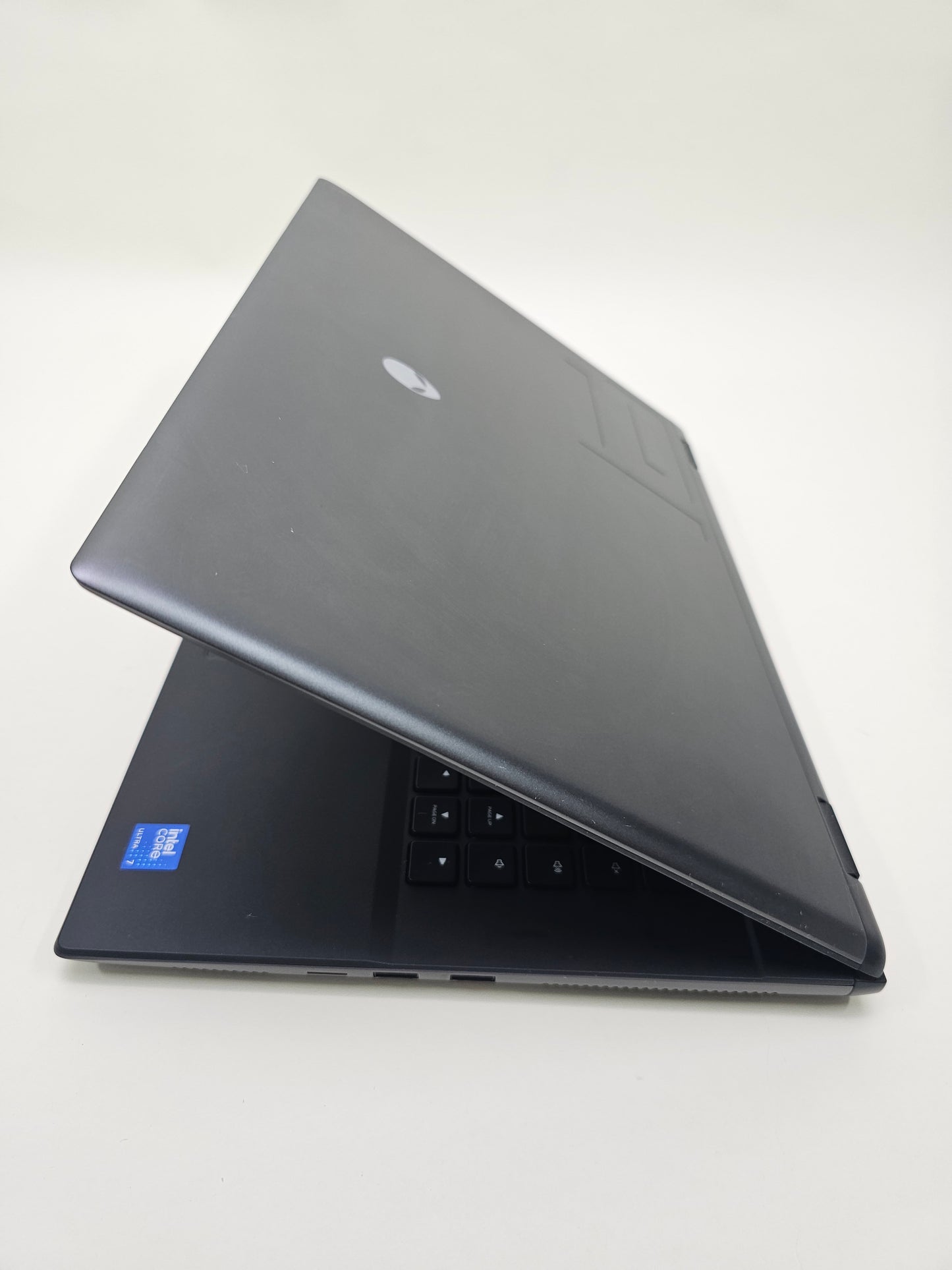 Alienware m16 R2 16" Core Ultra 7 155H 3.8GHz 16GB RAM 1TB SSD GeForce RTX 4070