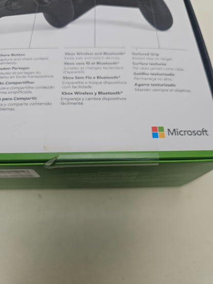 New Microsoft Xbox Series X|S Wireless Controller Carbon Black 1914