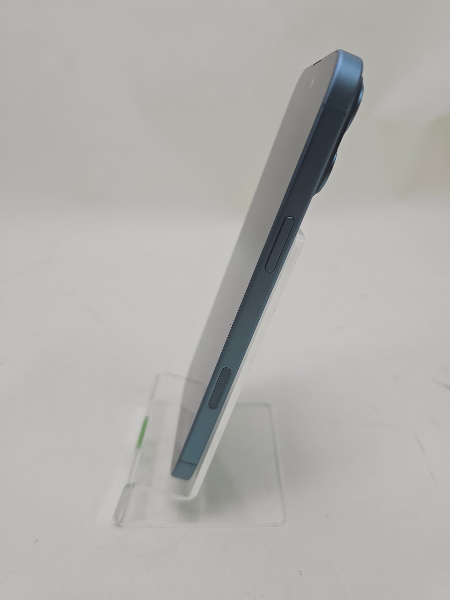 Unlocked Apple iPhone 16 Plus 128GB 18.6.2 Teal MXUX3LL/A