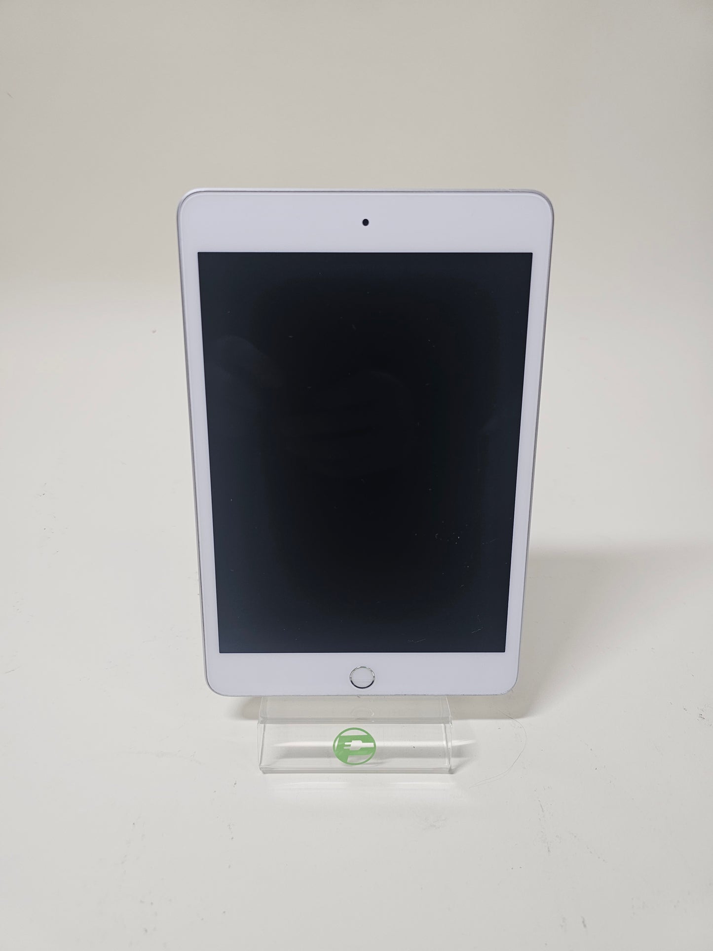 WiFi Only Apple iPad Mini 5th Gen 64GB 17.5.1 SILVER MUQX2LL/A
