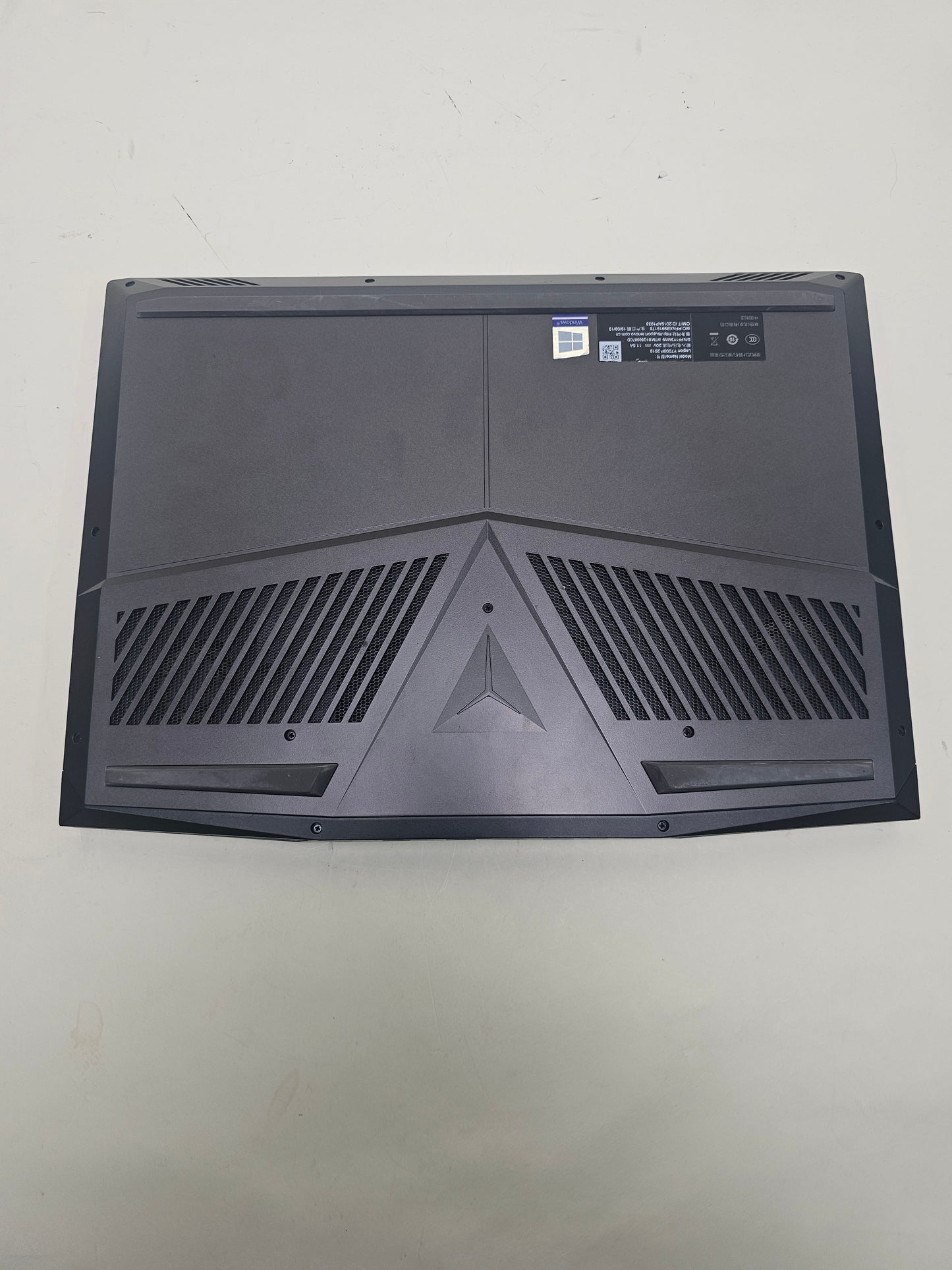 Lenovo Legion Y7000P 15.6" i5-9300H 2.4GHz 16GB RAM 1TB SSD Geforce 1660 TI
