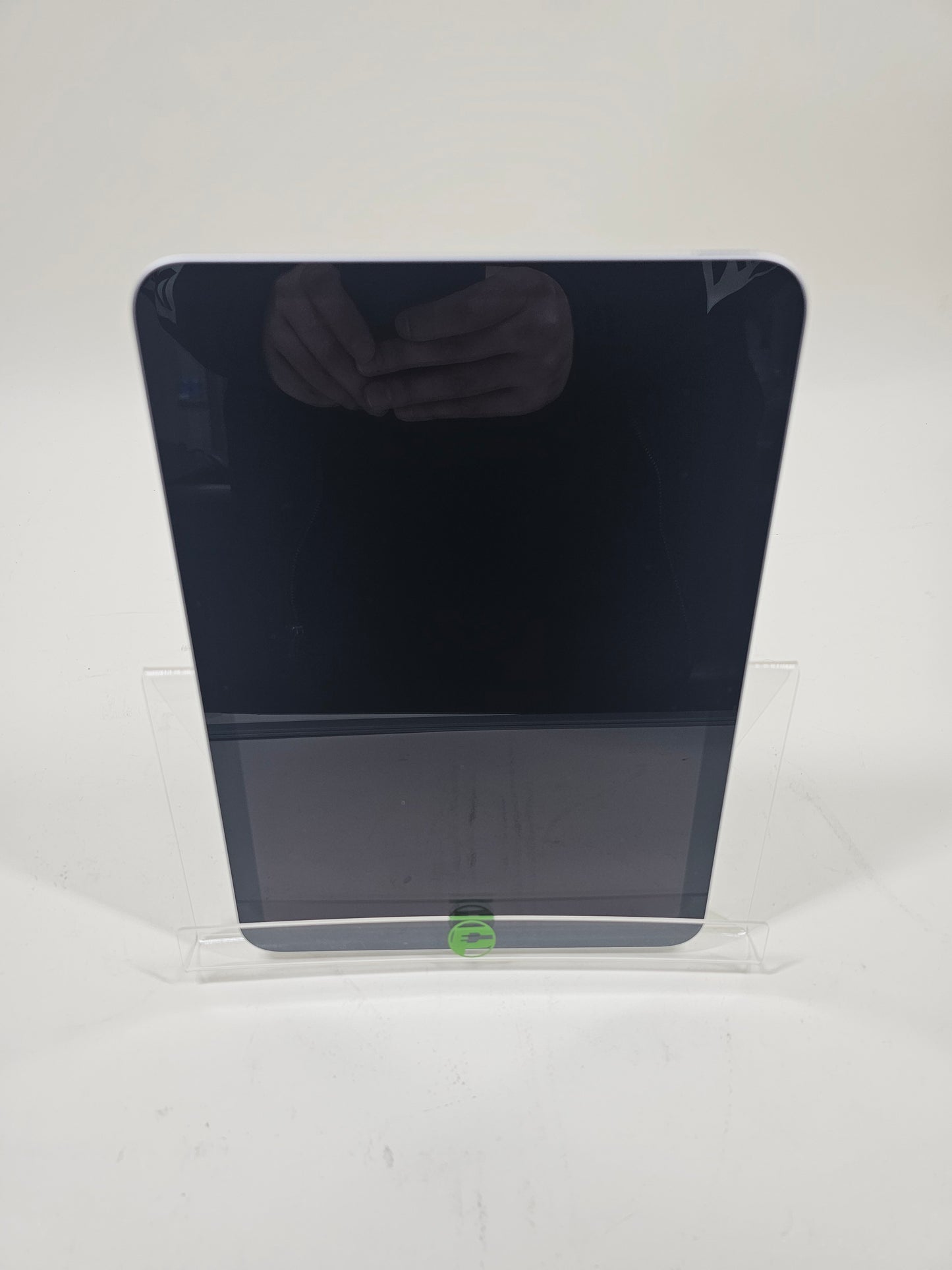 WiFi Only Apple iPad 10th Gen 64GB 18.3.2 SILVER MPQ03LL/A