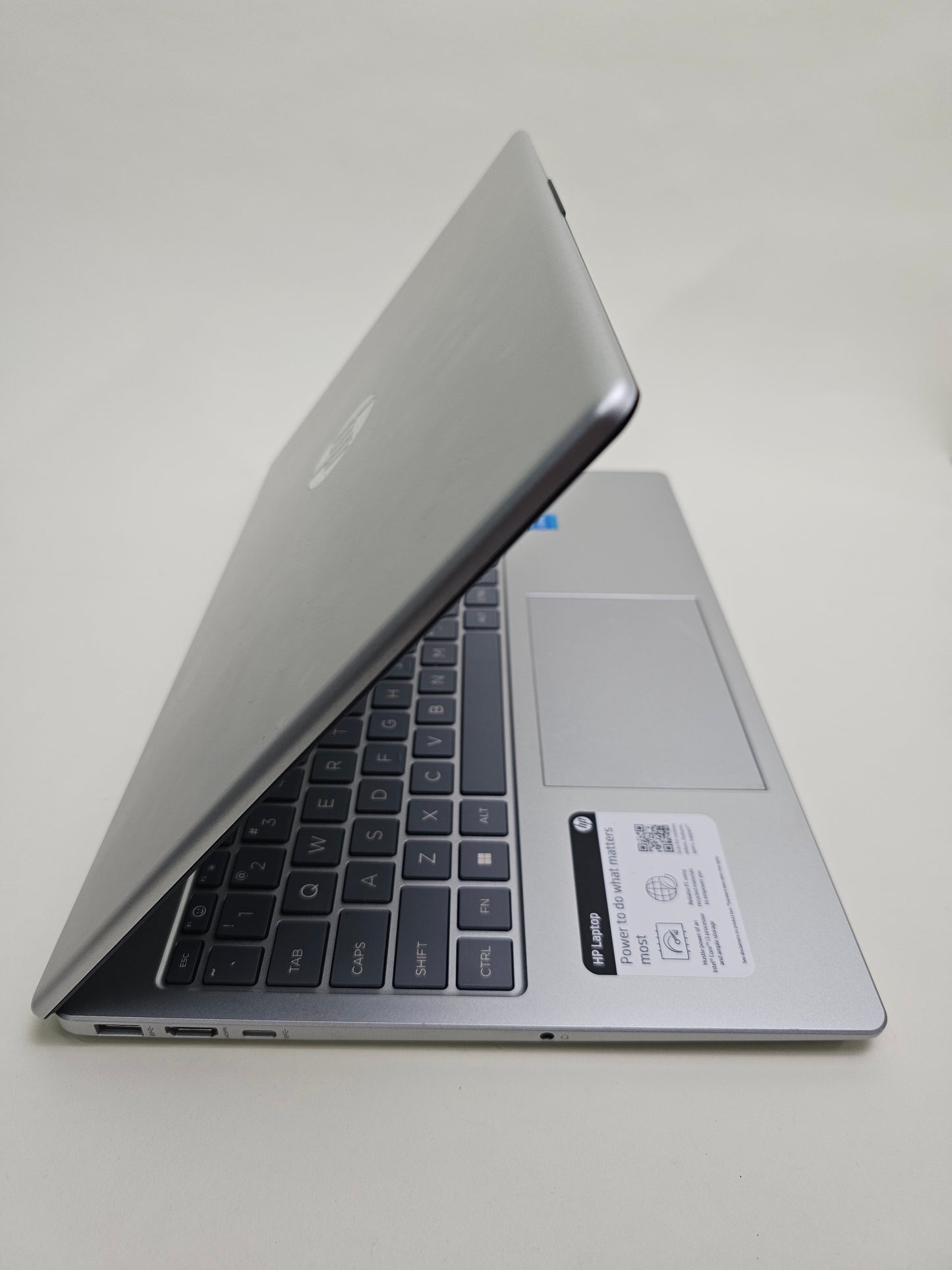 HP Laptop 15-FD0131WM 15.6" i3-N305 1.8GHz 8GB RAM 256GB SSD