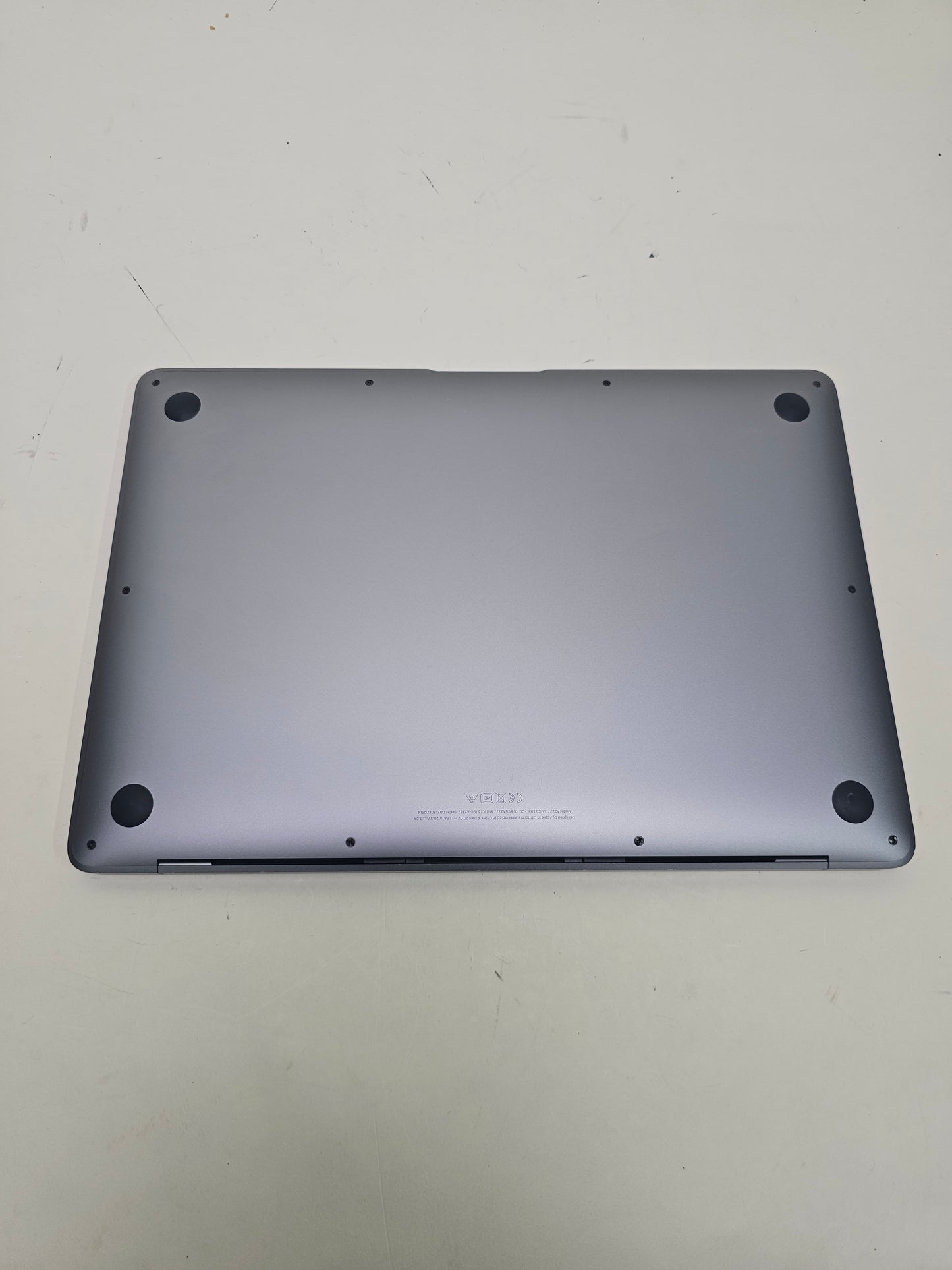 2020 Apple MacBook Air 13.3" M1 7C GPU 3.2GHz 8GB RAM 256GB SSD A2337