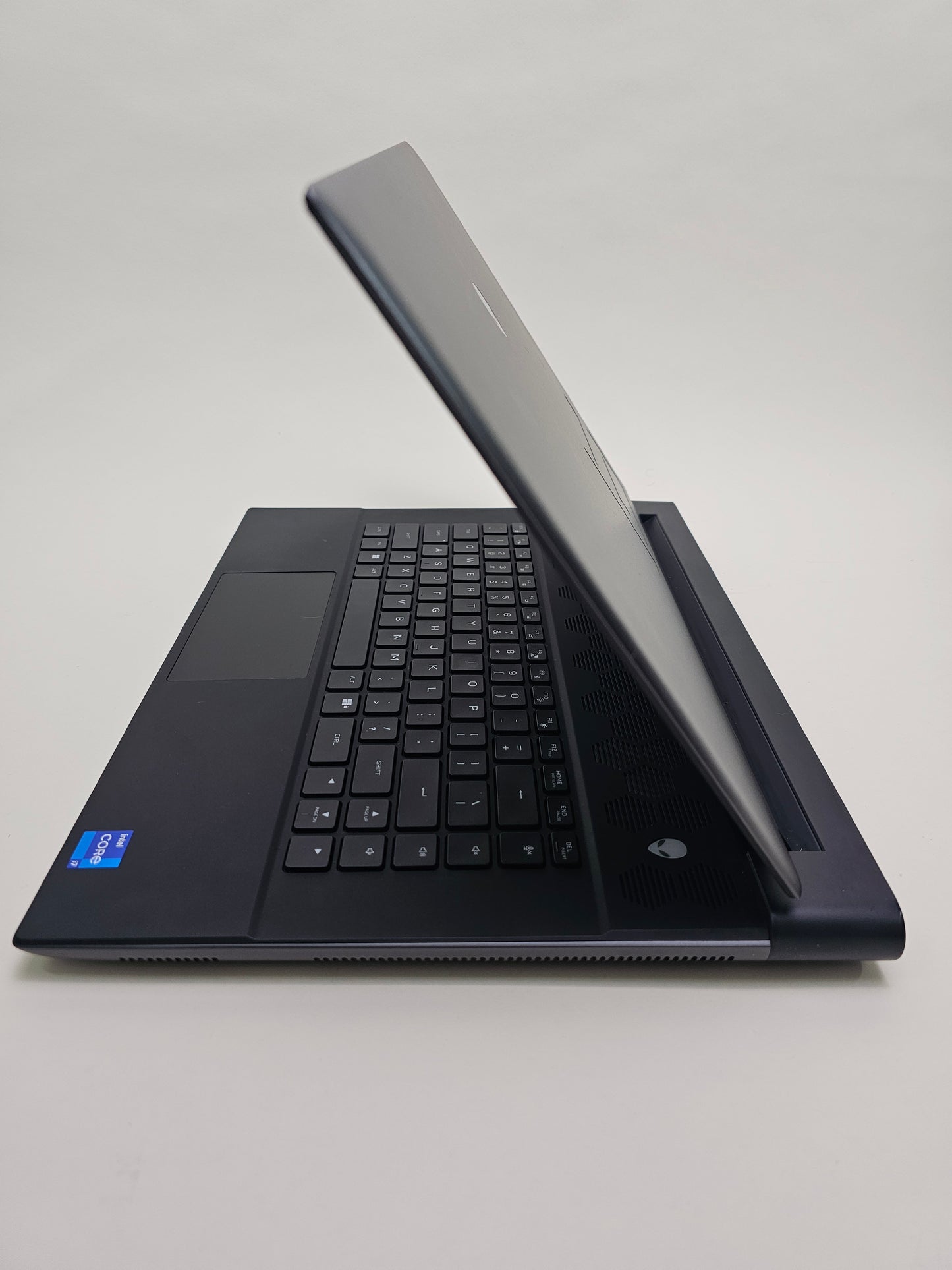 Alienware M16 R1 16" i7-13700HX 2.1GHz 64GB RAM 1TB SSD Geforcce RTX 4070