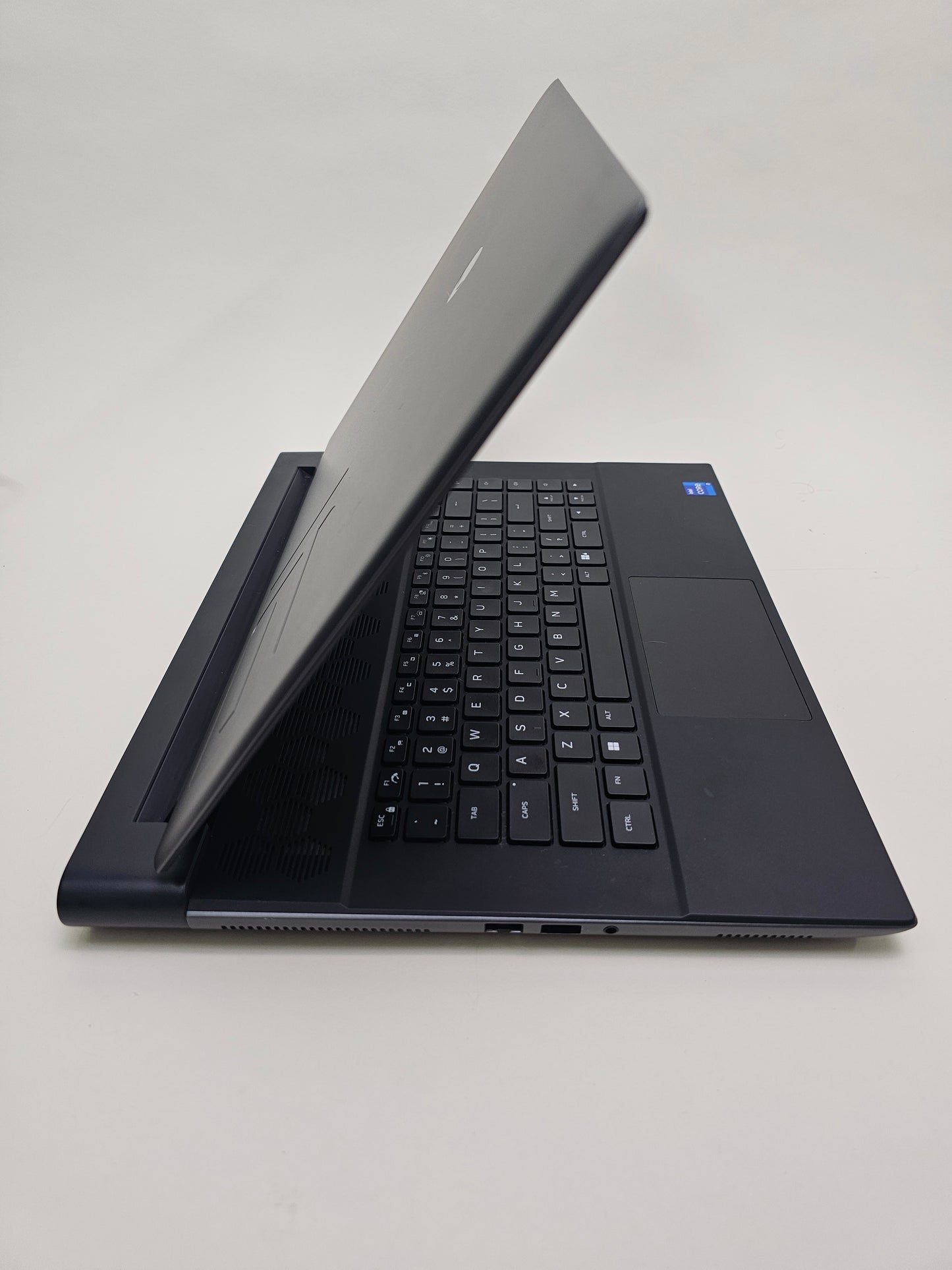 Alienware M16 R1 16" i7-13700HX 2.1GHz 64GB RAM 1TB SSD Geforcce RTX 4070