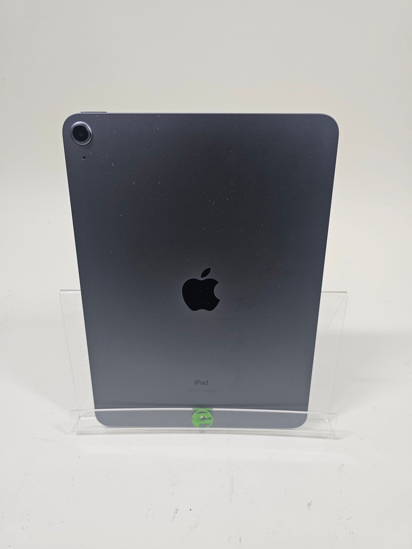 WiFi Only Apple iPad Air 4th Gen 64GB 17.5.1 Space Gray NYFM2LL/A
